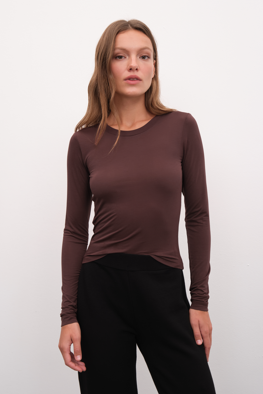 Featherweight Modal Form-Fitting Uzun Kollu T-shirt