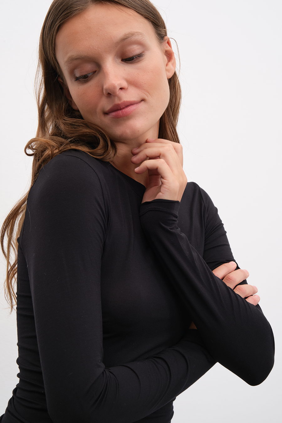 Featherweight Form-Fitting Uzun Kollu T-shirt