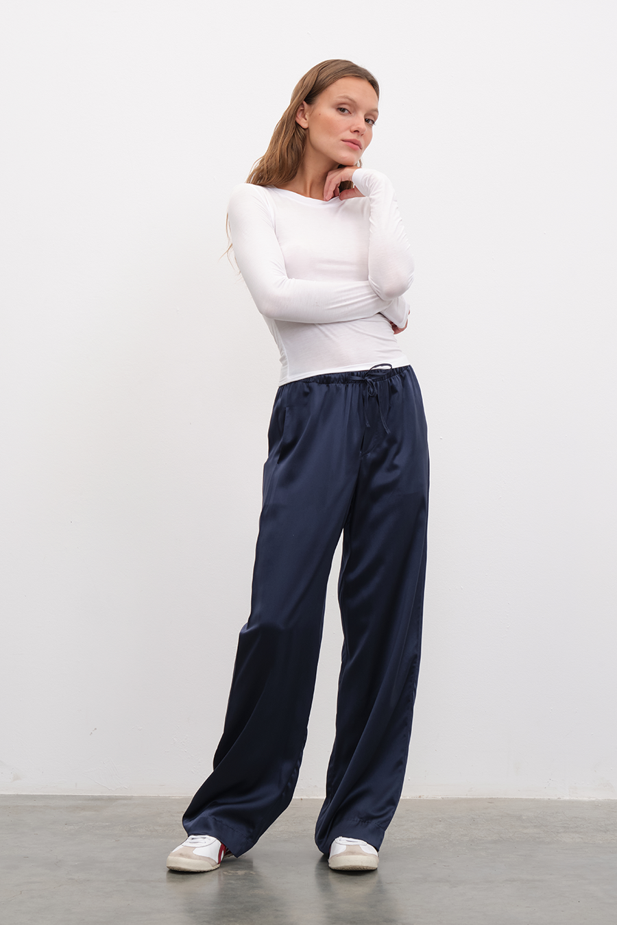 Featherweight Form-Fitting Uzun Kollu T-shirt