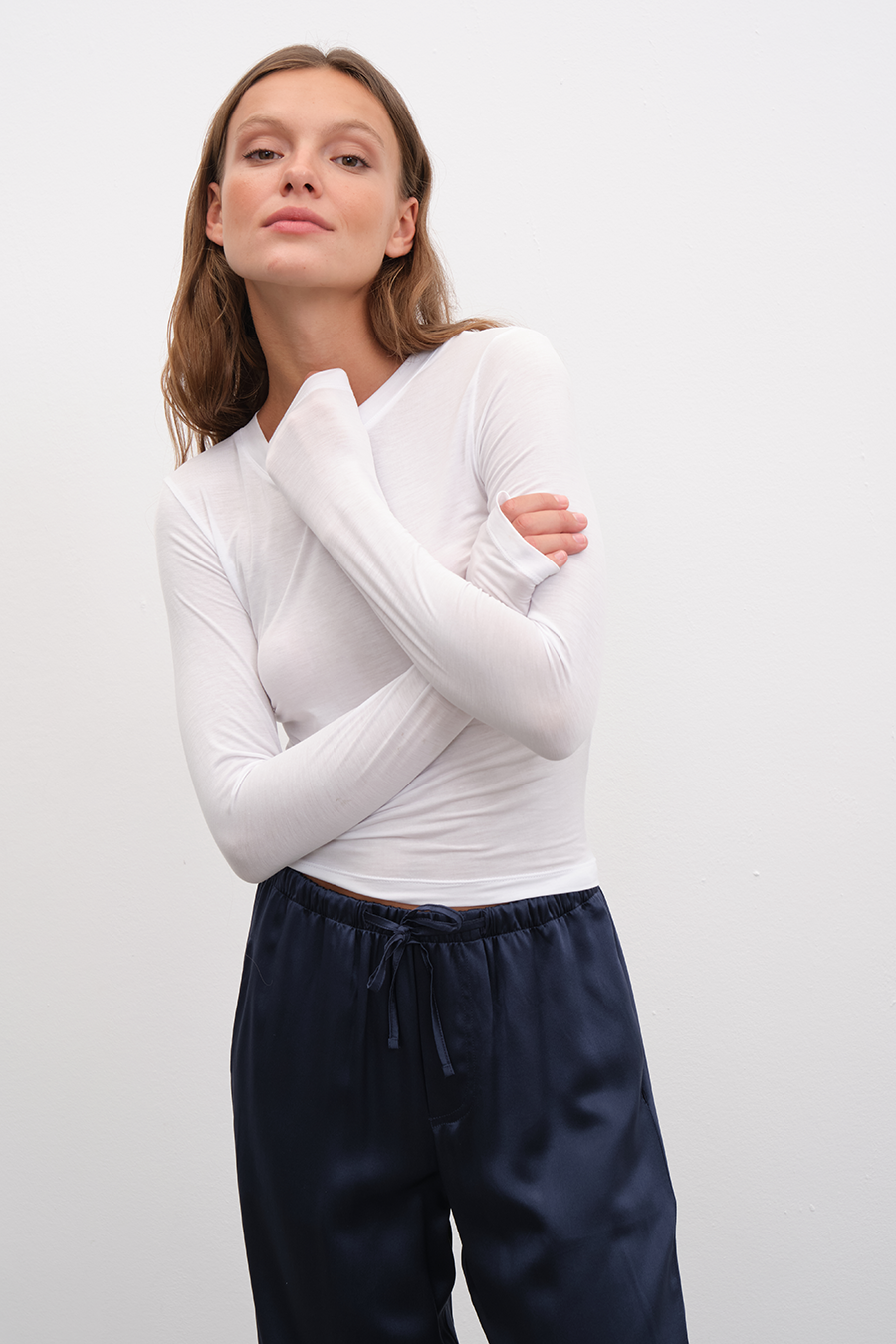 Featherweight Form-Fitting Uzun Kollu T-shirt