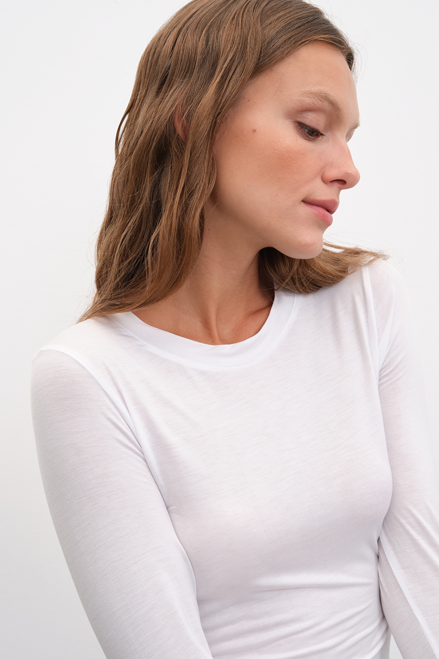 Featherweight Form-Fitting Uzun Kollu T-shirt