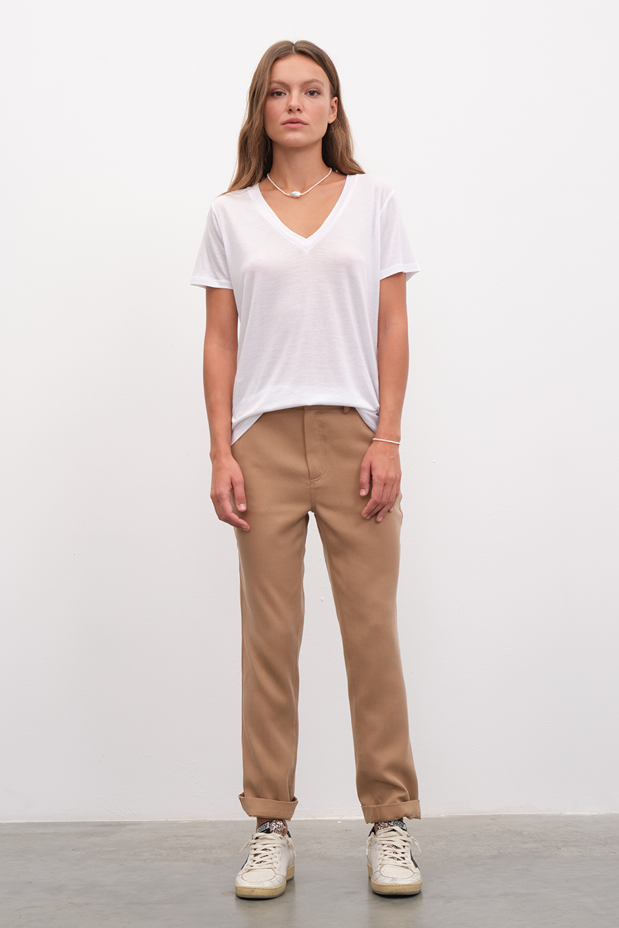 Featherweight Sırt Detaylı V Yakalı Lyocell T-shirt (TENCEL™)