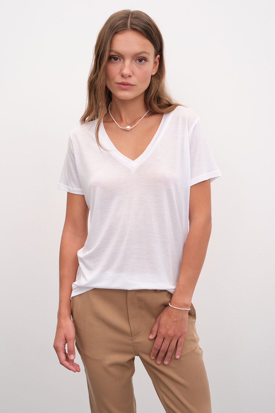 Featherweight Sırt Detaylı V Yakalı Lyocell T-shirt (TENCEL™)
