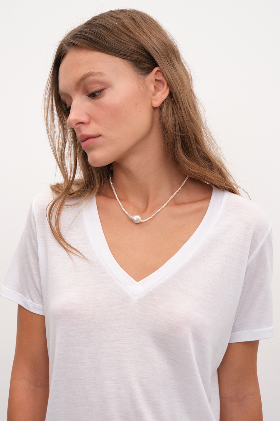 Featherweight Sırt Detaylı V Yakalı Lyocell T-shirt (TENCEL™)