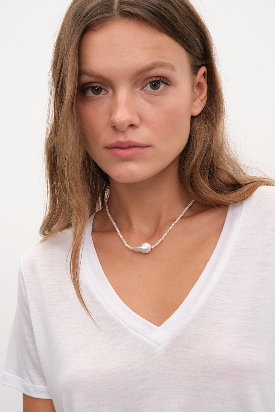 Featherweight Sırt Detaylı V Yakalı Lyocell T-shirt (TENCEL™)