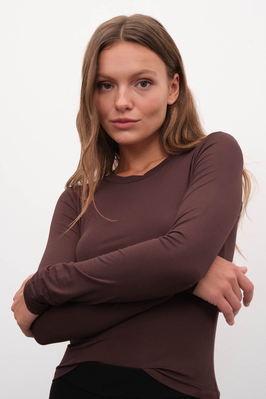 Featherweight Form-Fitting Uzun Kollu T-shirt