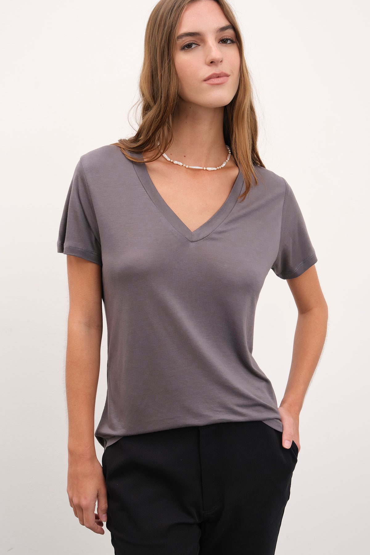 Featherweight Sırt Detaylı V Yakalı Lyocell T-shirt (TENCEL™)