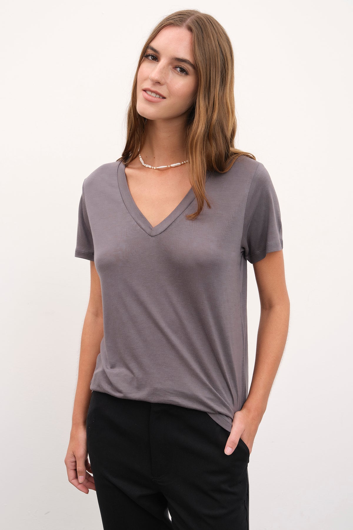 Featherweight Sırt Detaylı V Yakalı Lyocell T-shirt (TENCEL™)