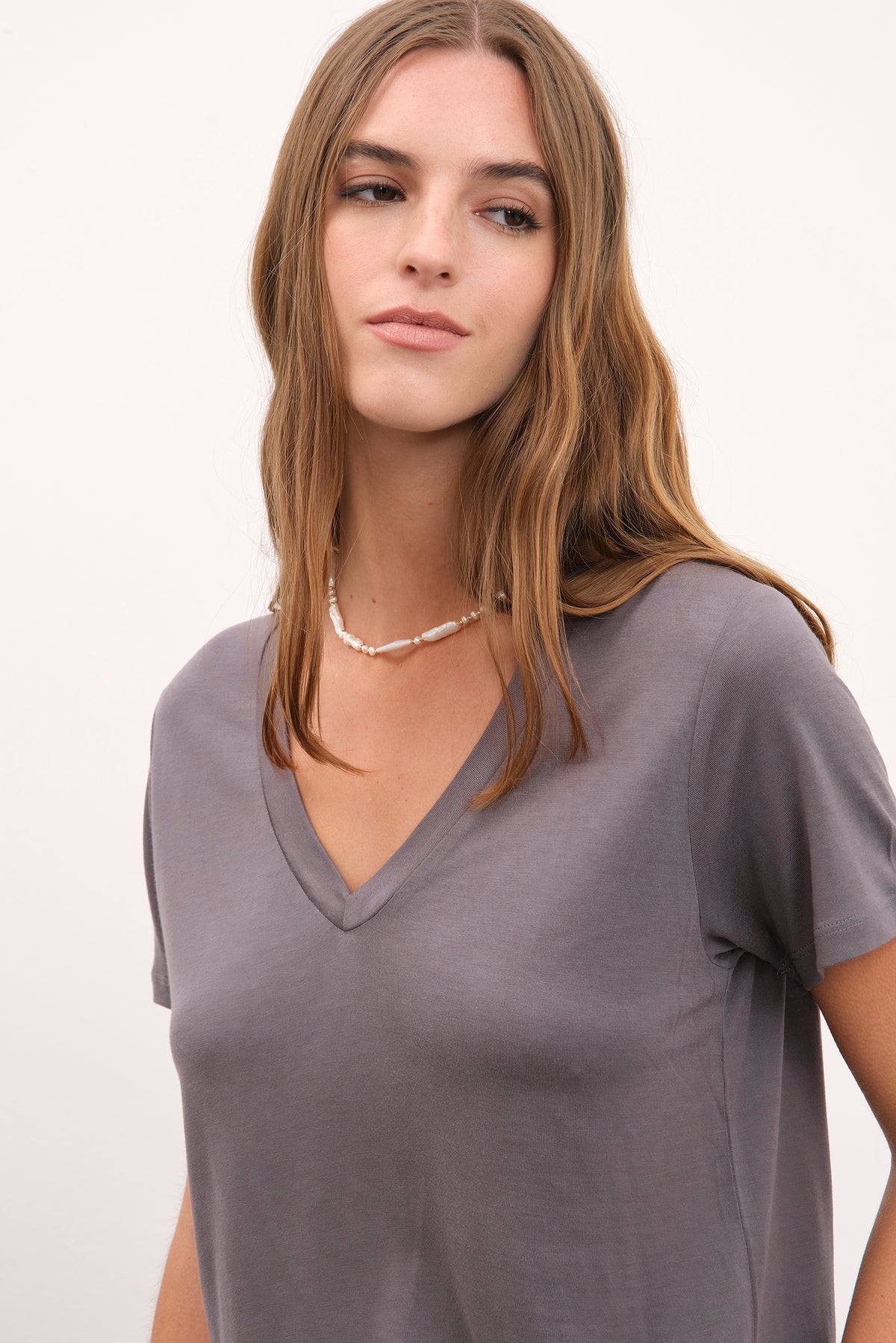 Featherweight Sırt Detaylı V Yakalı Lyocell T-shirt (TENCEL™)