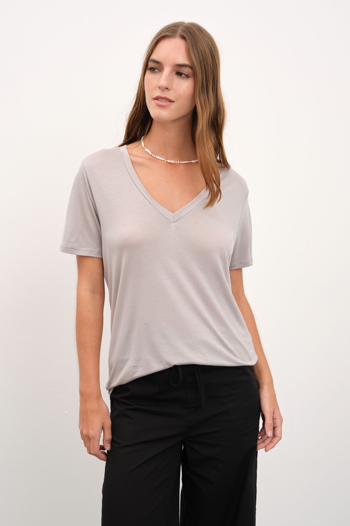 Featherweight Sırt Detaylı V Yakalı Lyocell T-shirt (TENCEL™)