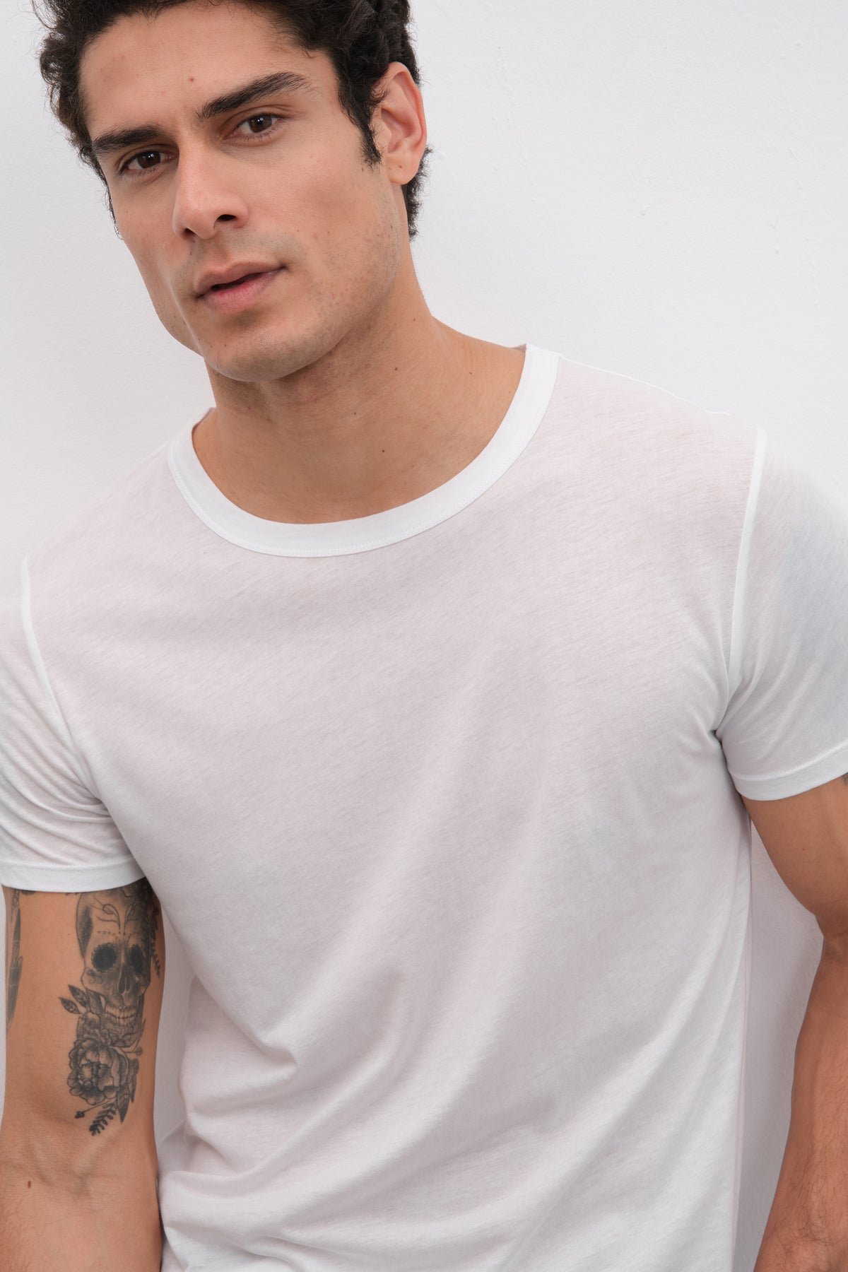 Sırt Dikiş Detaylı ve Yan Yırtmaçlı Cotton/Modal T-shirt