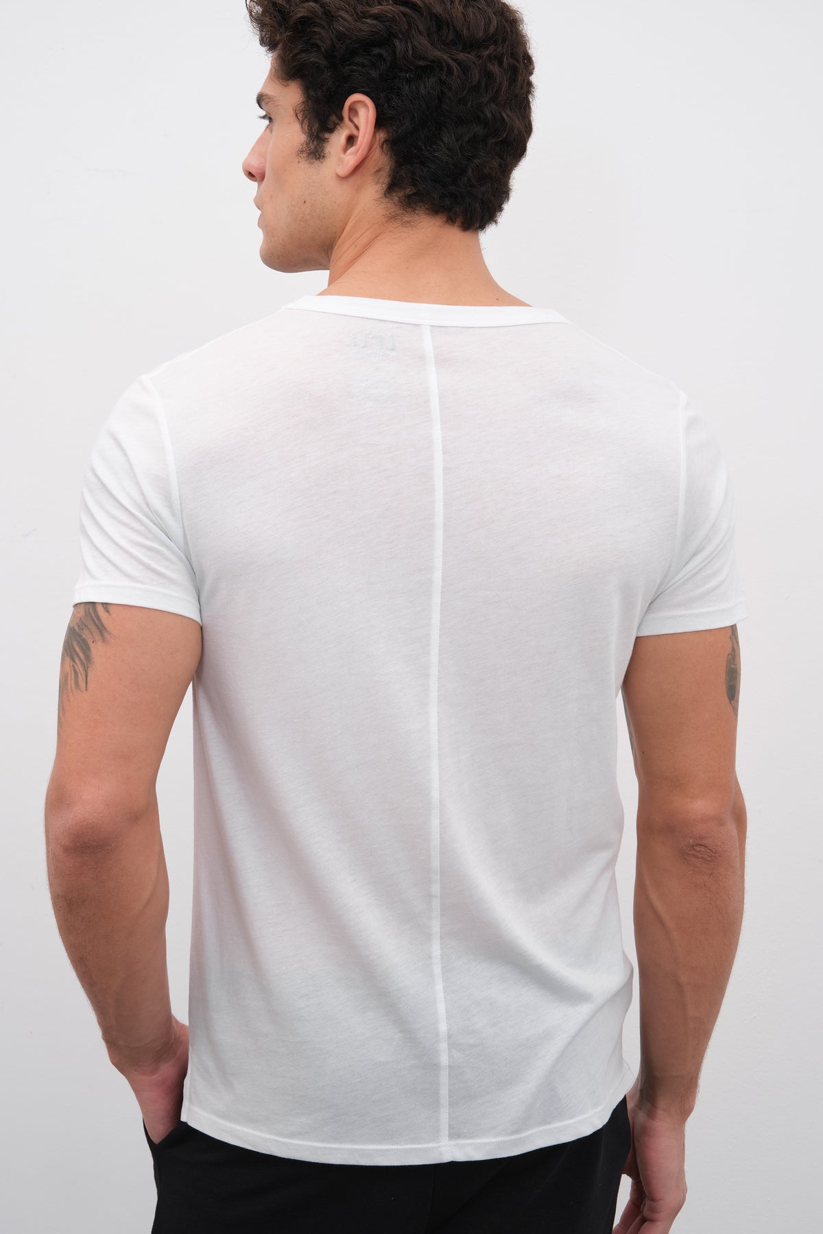 Sırt Dikiş Detaylı ve Yan Yırtmaçlı Cotton/Modal T-shirt