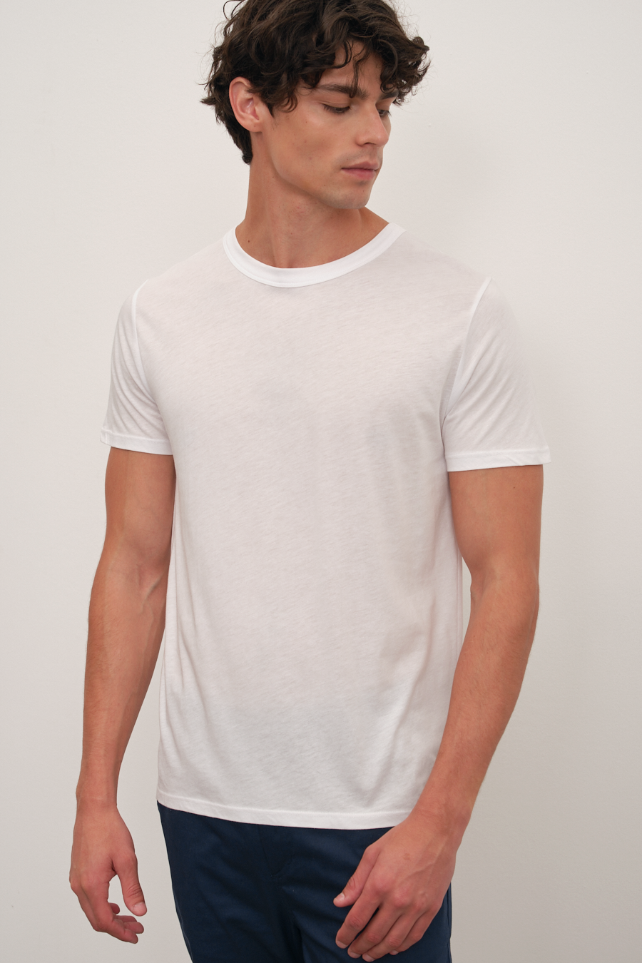 Sırt Dikiş Detaylı ve Yan Yırtmaçlı Cotton/Modal T-shirt