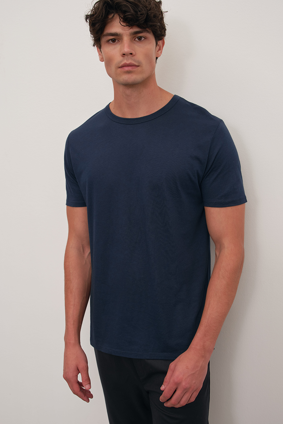 Sırt Dikiş Detaylı ve Yan Yırtmaçlı Cotton/Modal T-shirt