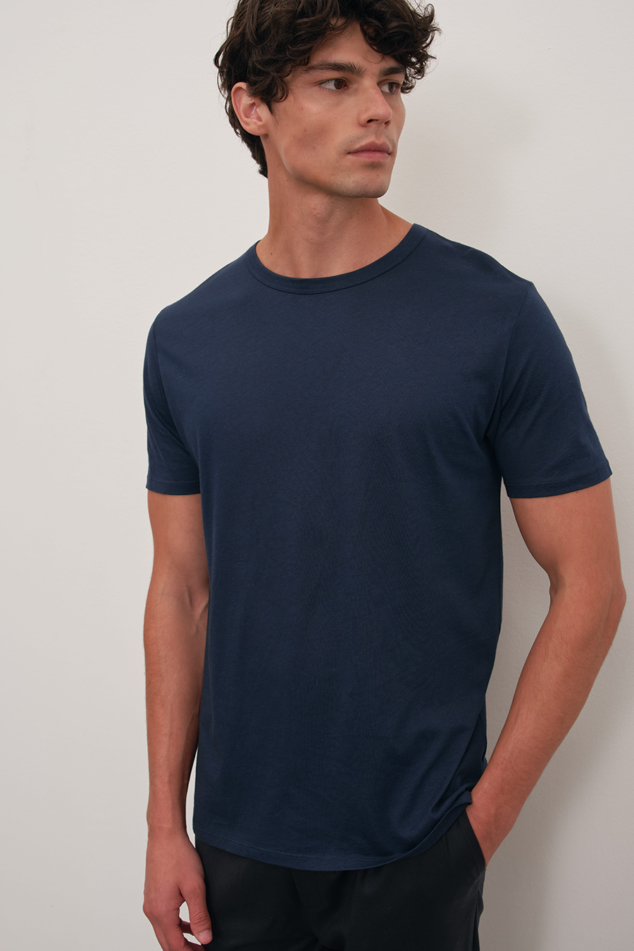 Sırt Dikiş Detaylı ve Yan Yırtmaçlı Cotton/Modal T-shirt