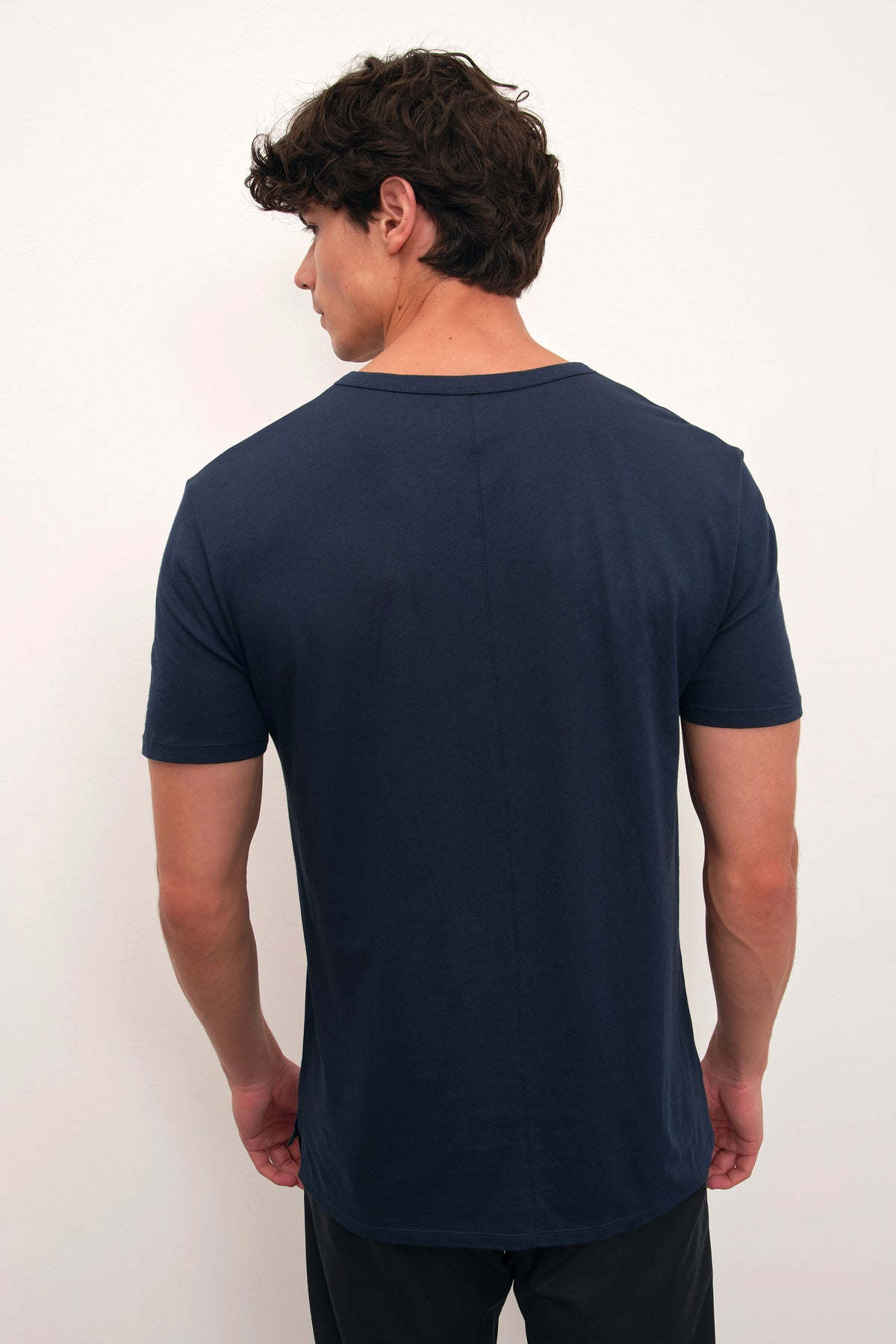 Sırt Dikiş Detaylı ve Yan Yırtmaçlı Cotton/Modal T-shirt