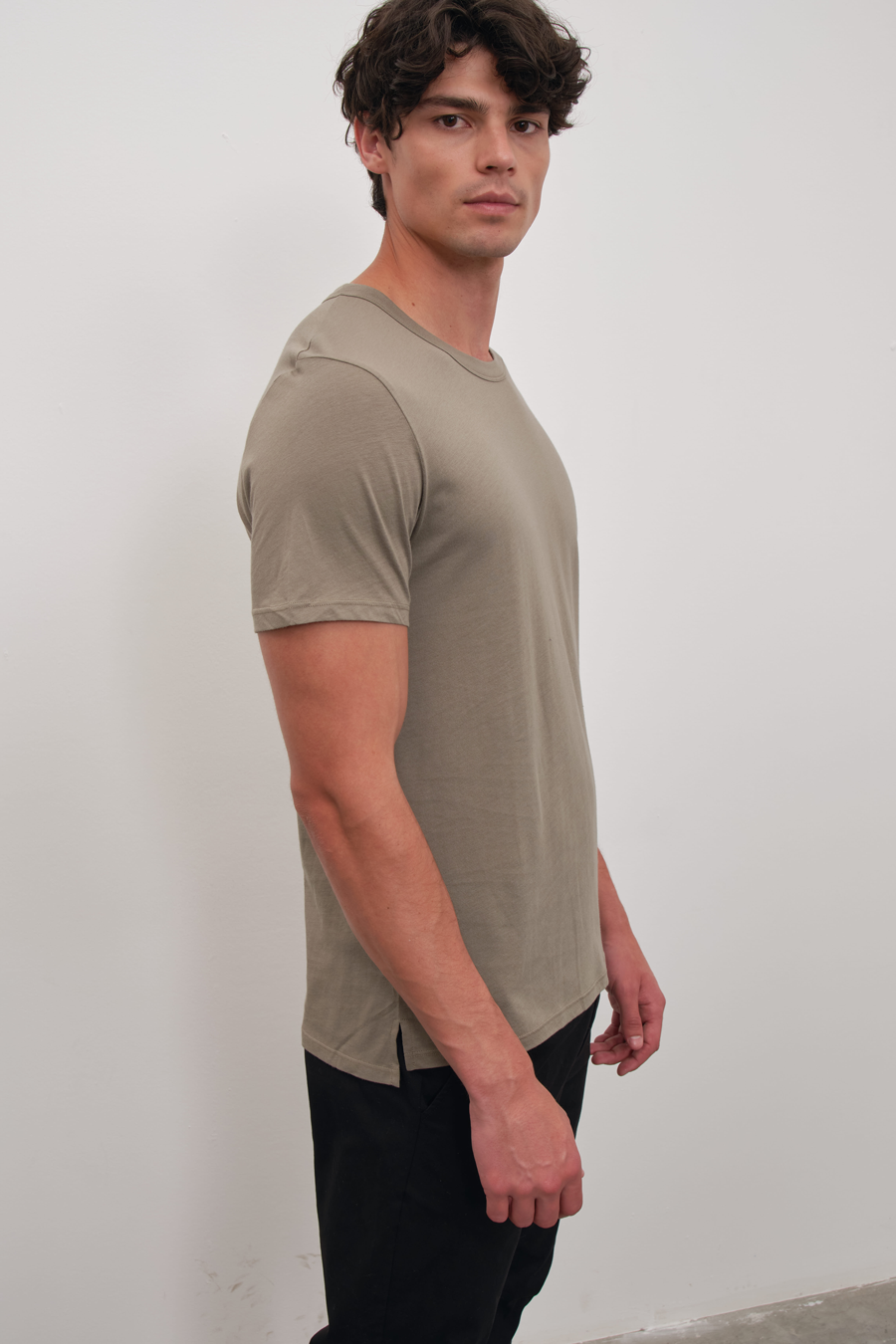 Sırt Dikiş Detaylı ve Yan Yırtmaçlı Cotton/Modal T-shirt