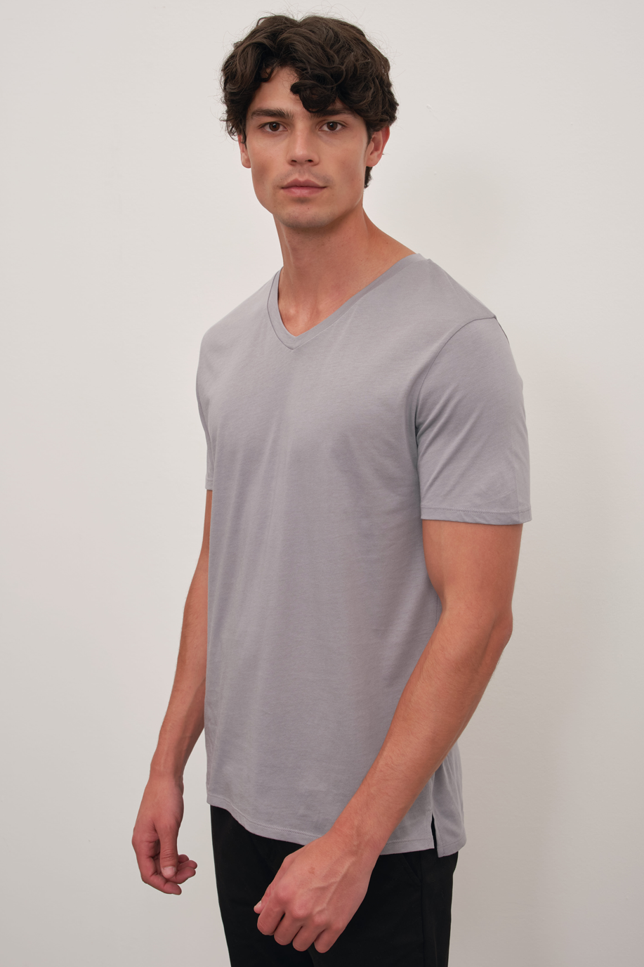 Sırt Dikiş Detaylı ve Yan Yırtmaçlı V Yakalı Cotton/Modal T-shirt