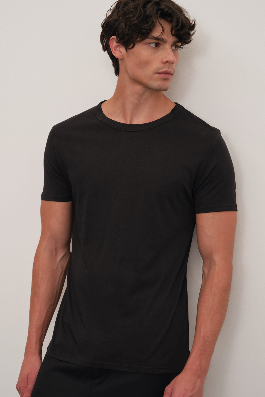 Sırt Dikiş Detaylı ve Yan Yırtmaçlı Cotton/Modal T-shirt