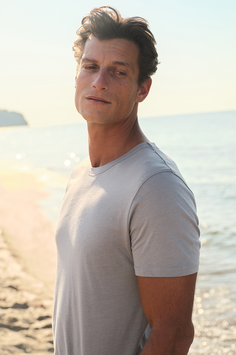 Sırt Dikiş Detaylı ve Yan Yırtmaçlı Cotton/Modal T-shirt