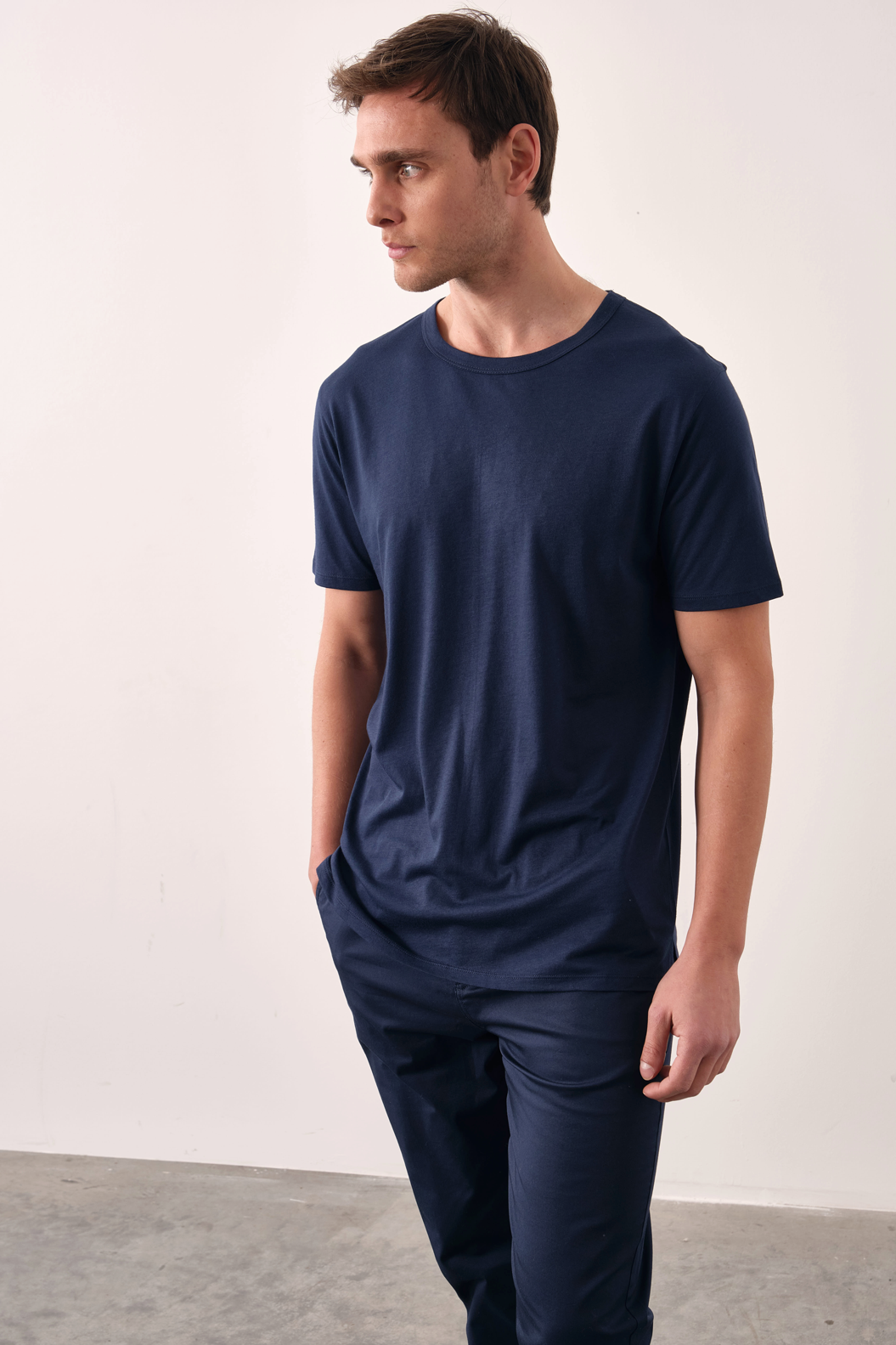 Sırt Dikiş Detaylı ve Yan Yırtmaçlı Cotton/Modal T-shirt