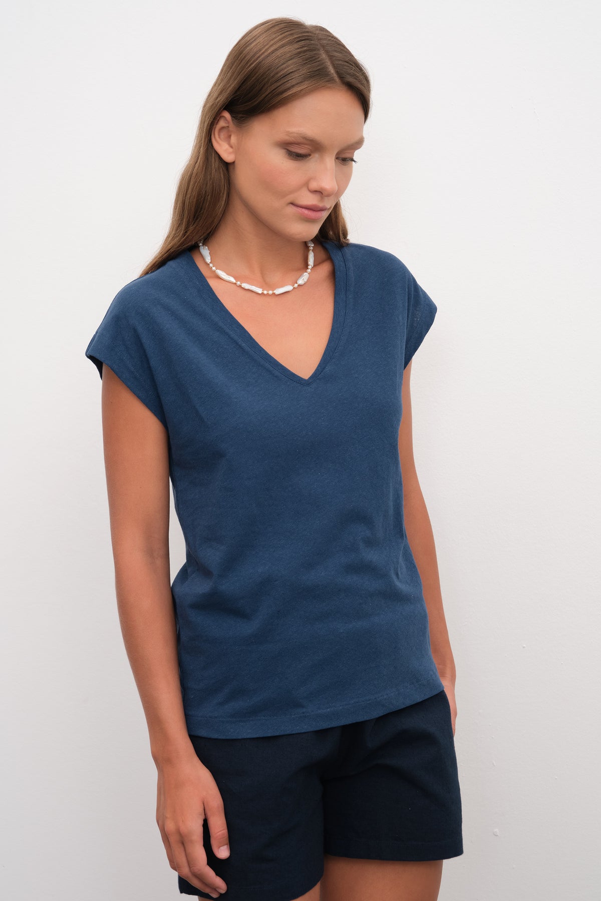 V Yakalı Cotton Linen T-shirt