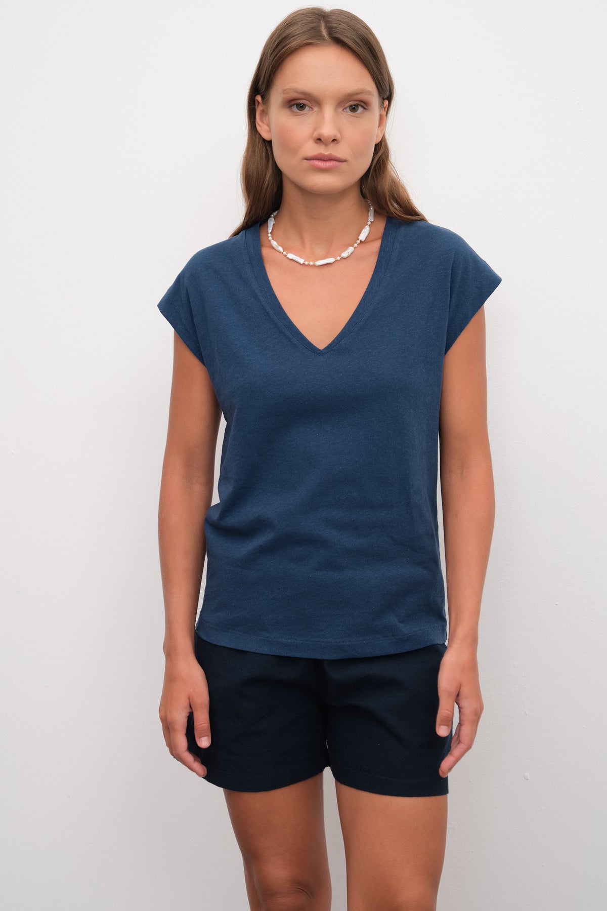 V Yakalı Cotton Linen T-shirt