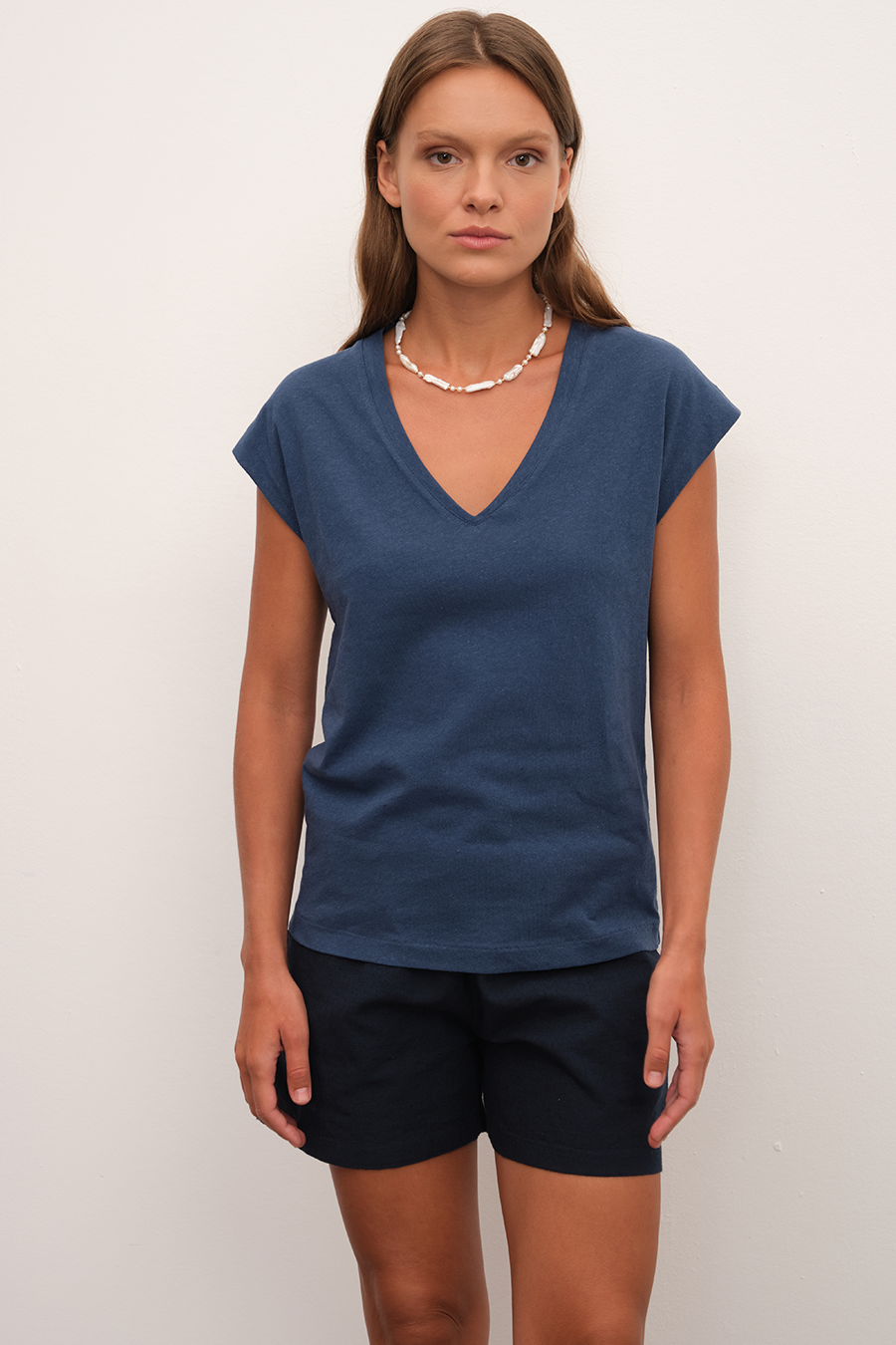 V Yakalı Cotton Linen T-shirt
