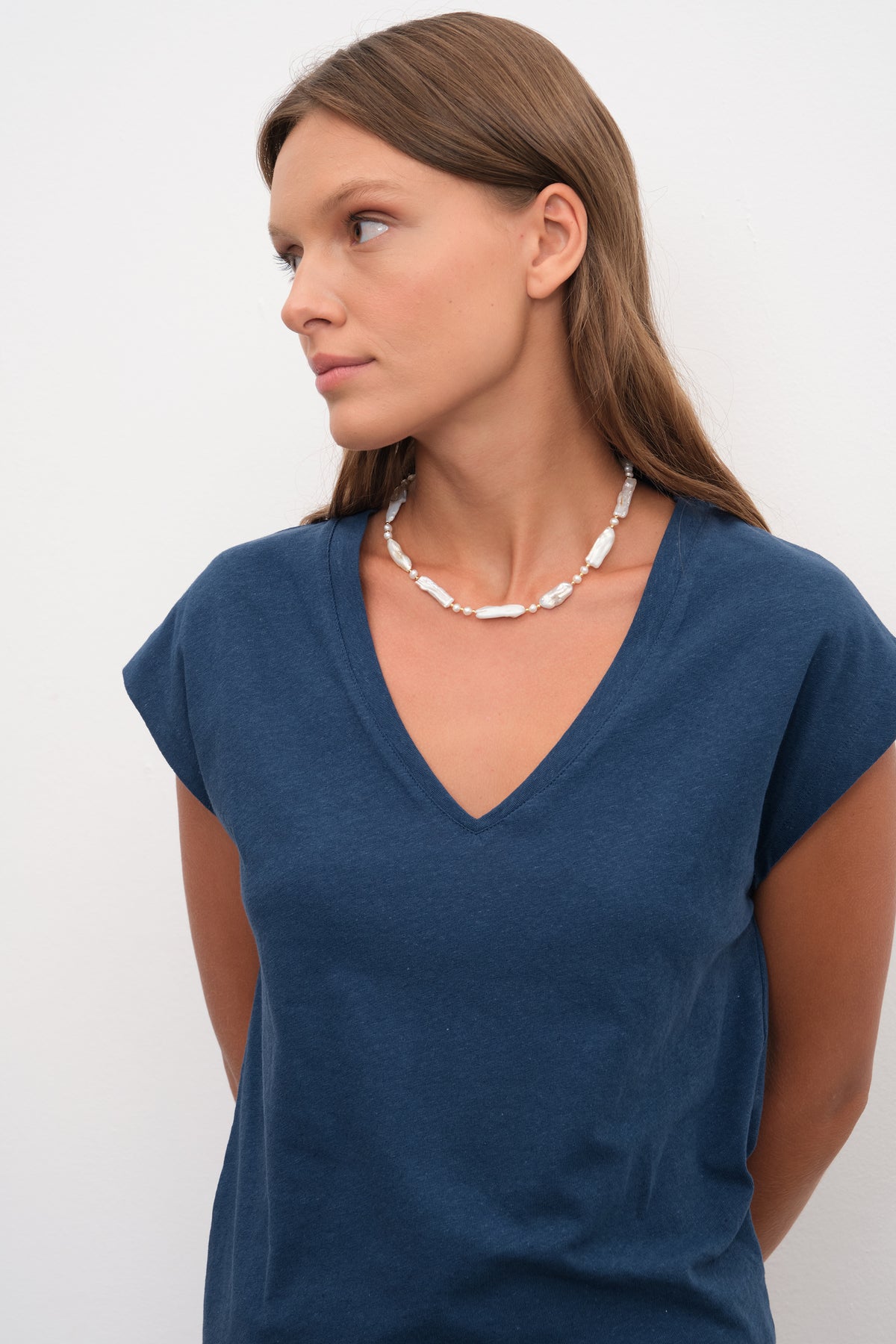 V Yakalı Cotton Linen T-shirt
