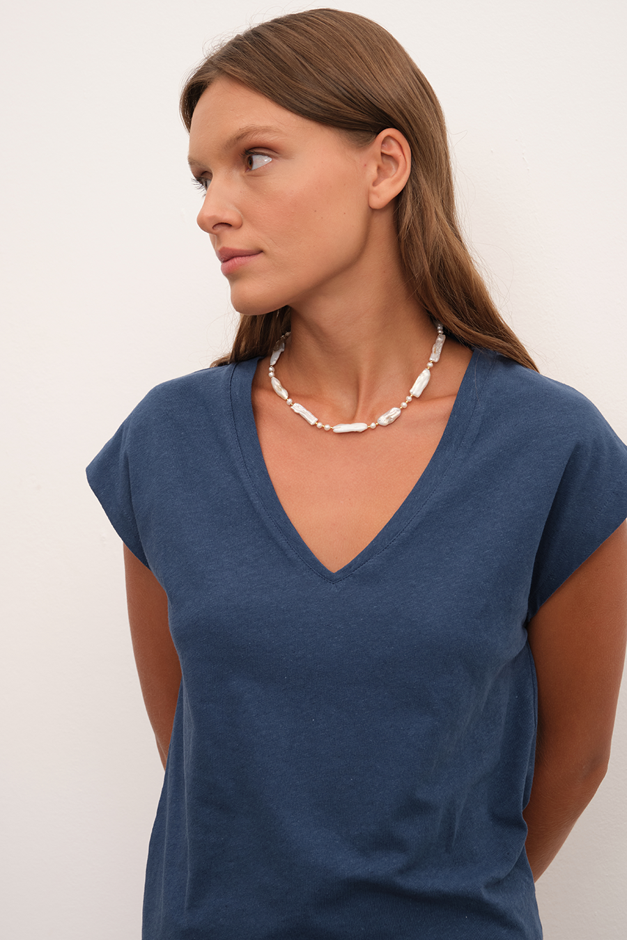 V Yakalı Cotton Linen T-shirt