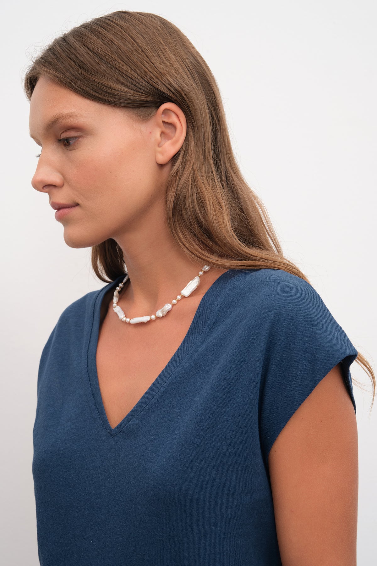 V Yakalı Cotton Linen T-shirt