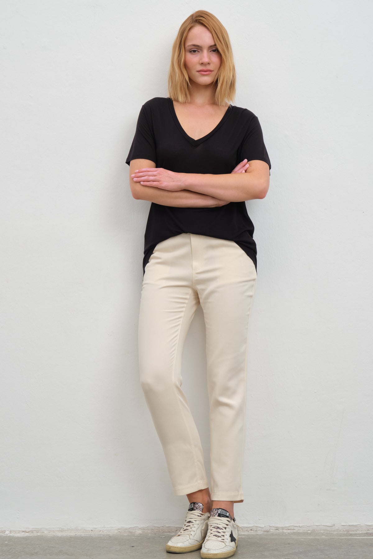 Featherweight Sırt Detaylı V Yakalı Lyocell T-shirt (TENCEL™)