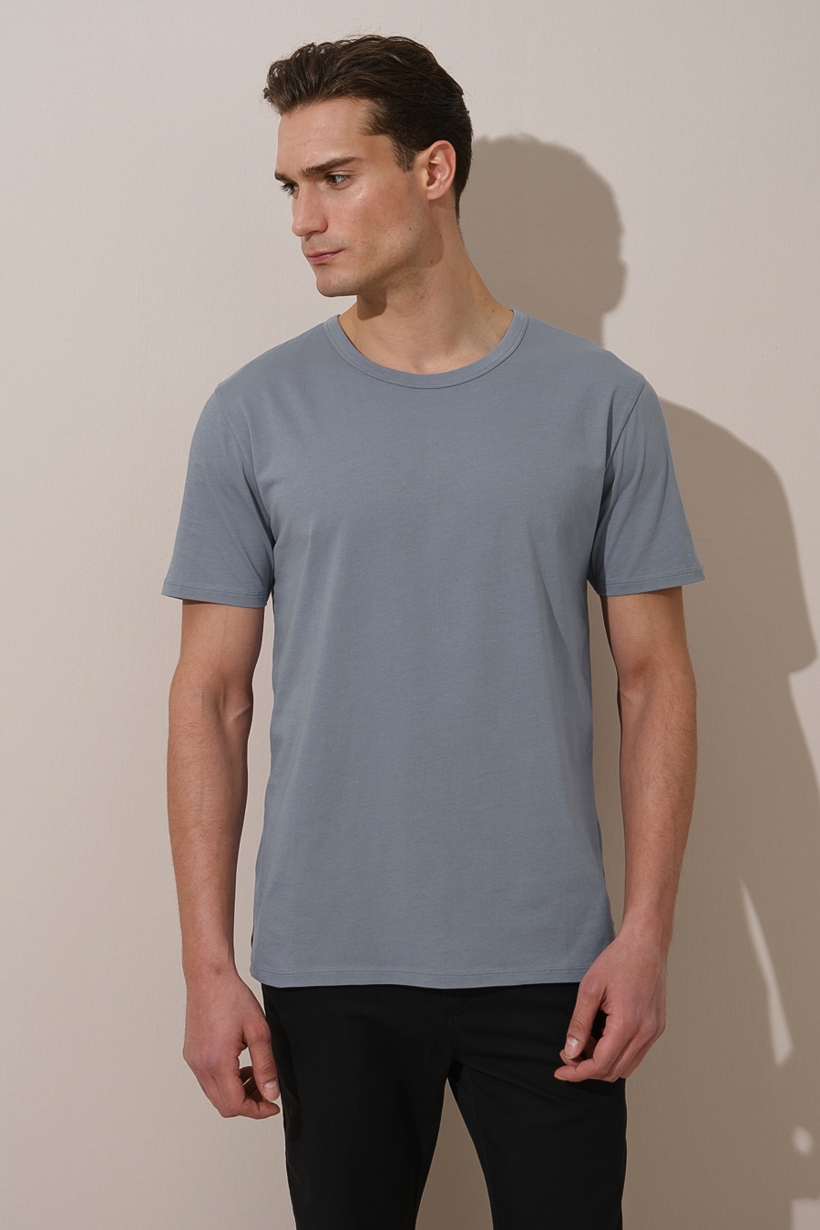 Sırt Dikiş Detaylı ve Yan Yırtmaçlı Cotton/Modal T-shirt