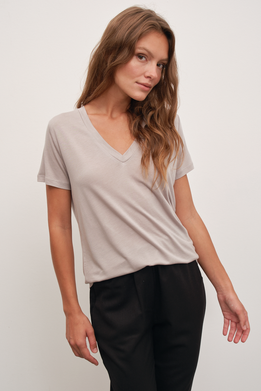 Featherweight Sırt Detaylı V Yakalı Lyocell T-shirt (TENCEL™)