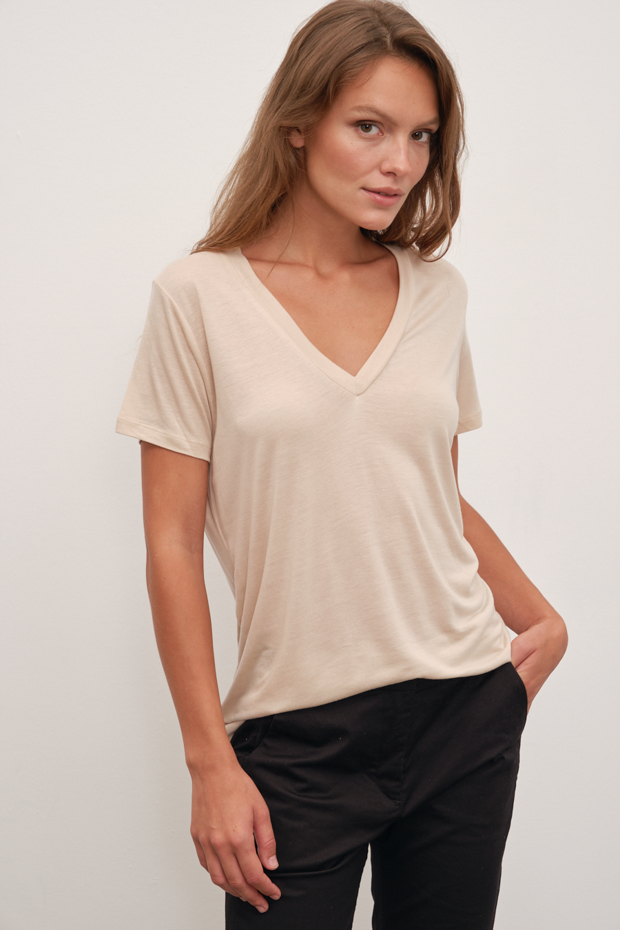 Featherweight Sırt Detaylı V Yakalı Lyocell T-shirt (TENCEL™)