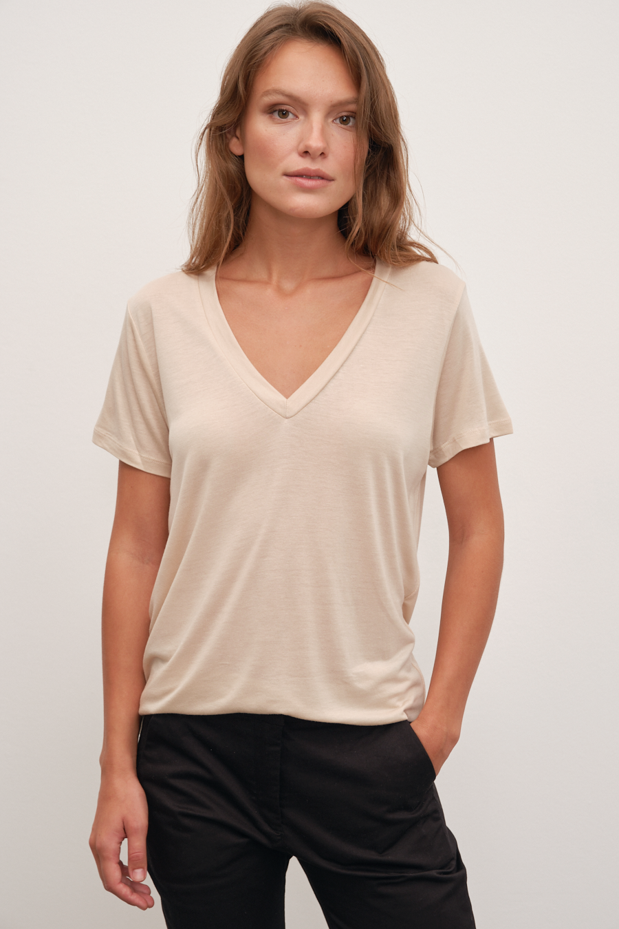 Featherweight Sırt Detaylı V Yakalı Lyocell T-shirt (TENCEL™)