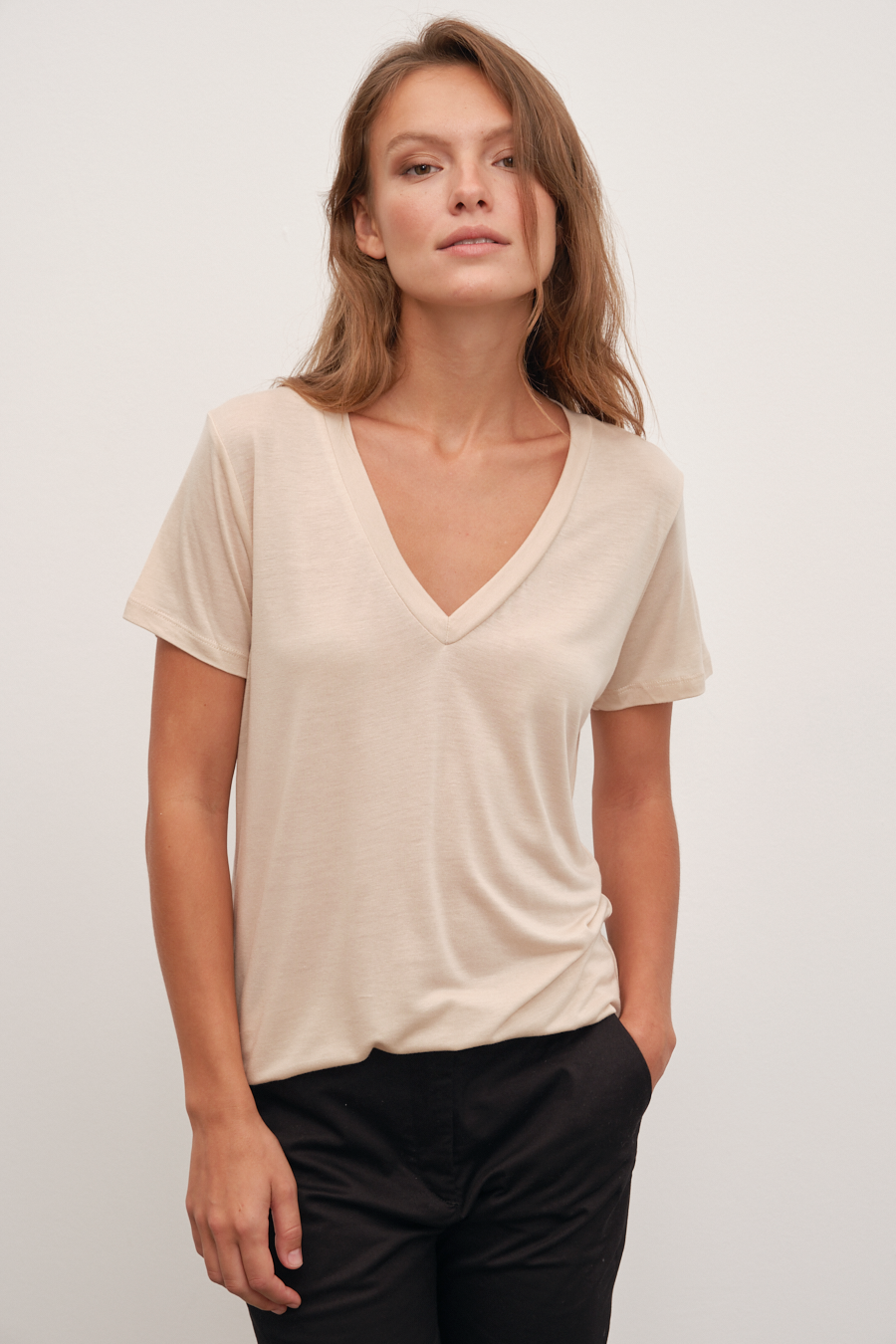 Featherweight Sırt Detaylı V Yakalı Lyocell T-shirt (TENCEL™)