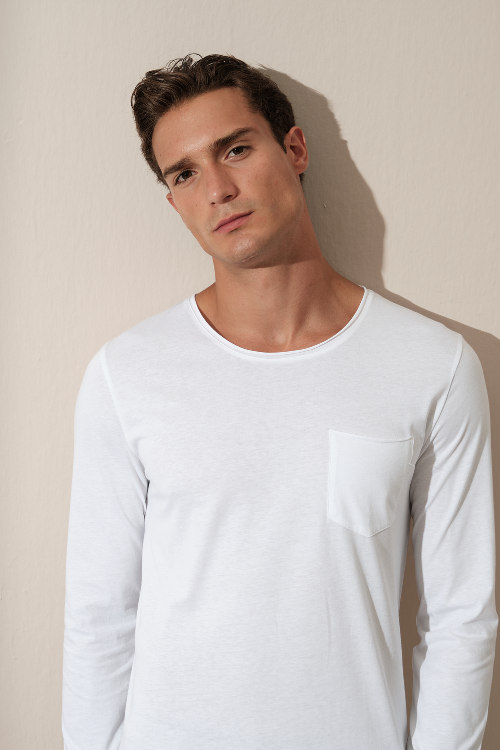 Cepli ve Kesik Yakalı Uzun Kollu Cotton T-shirt