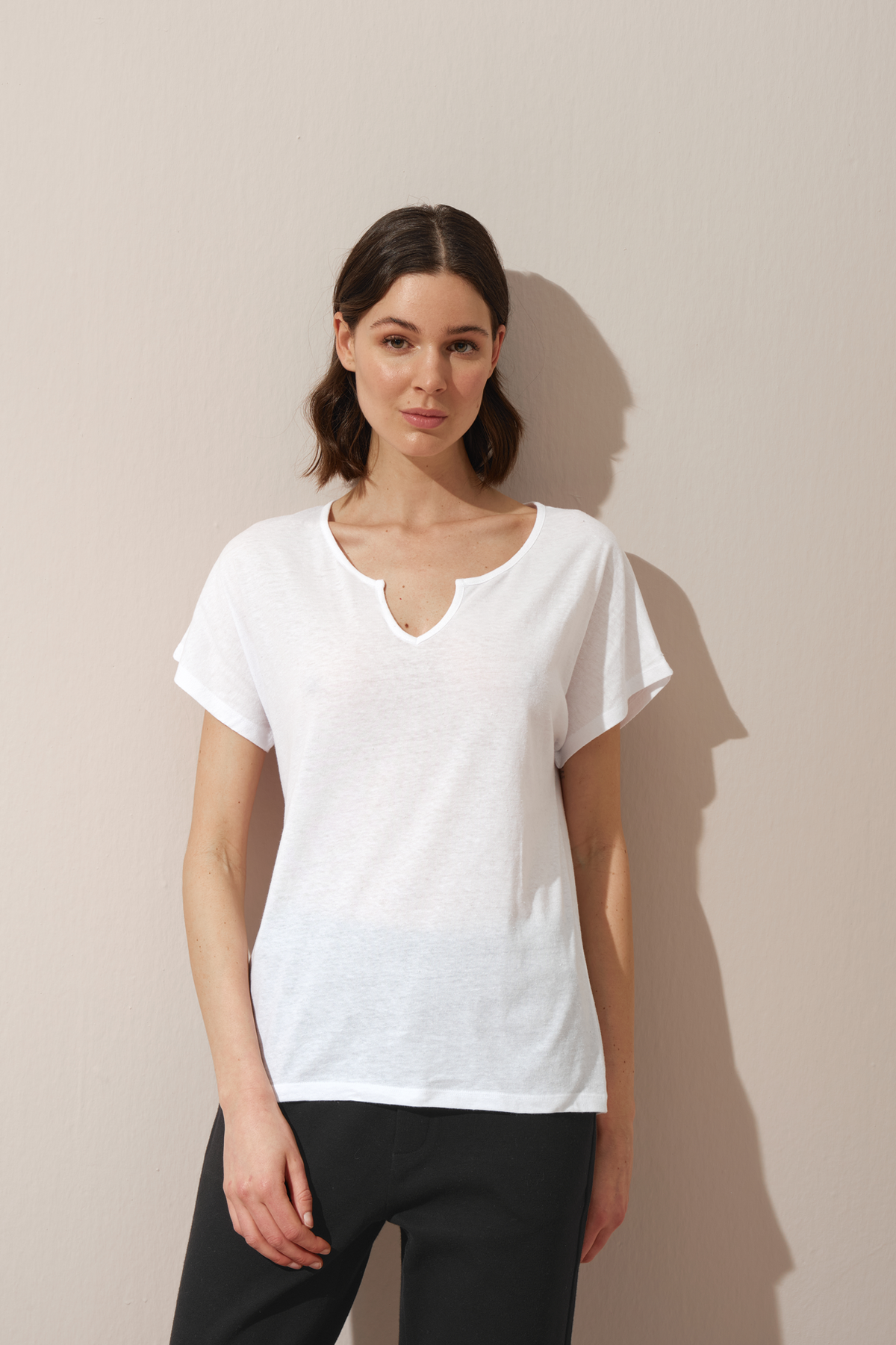 Split Yakalı Nopeli Cotton T-shirt
